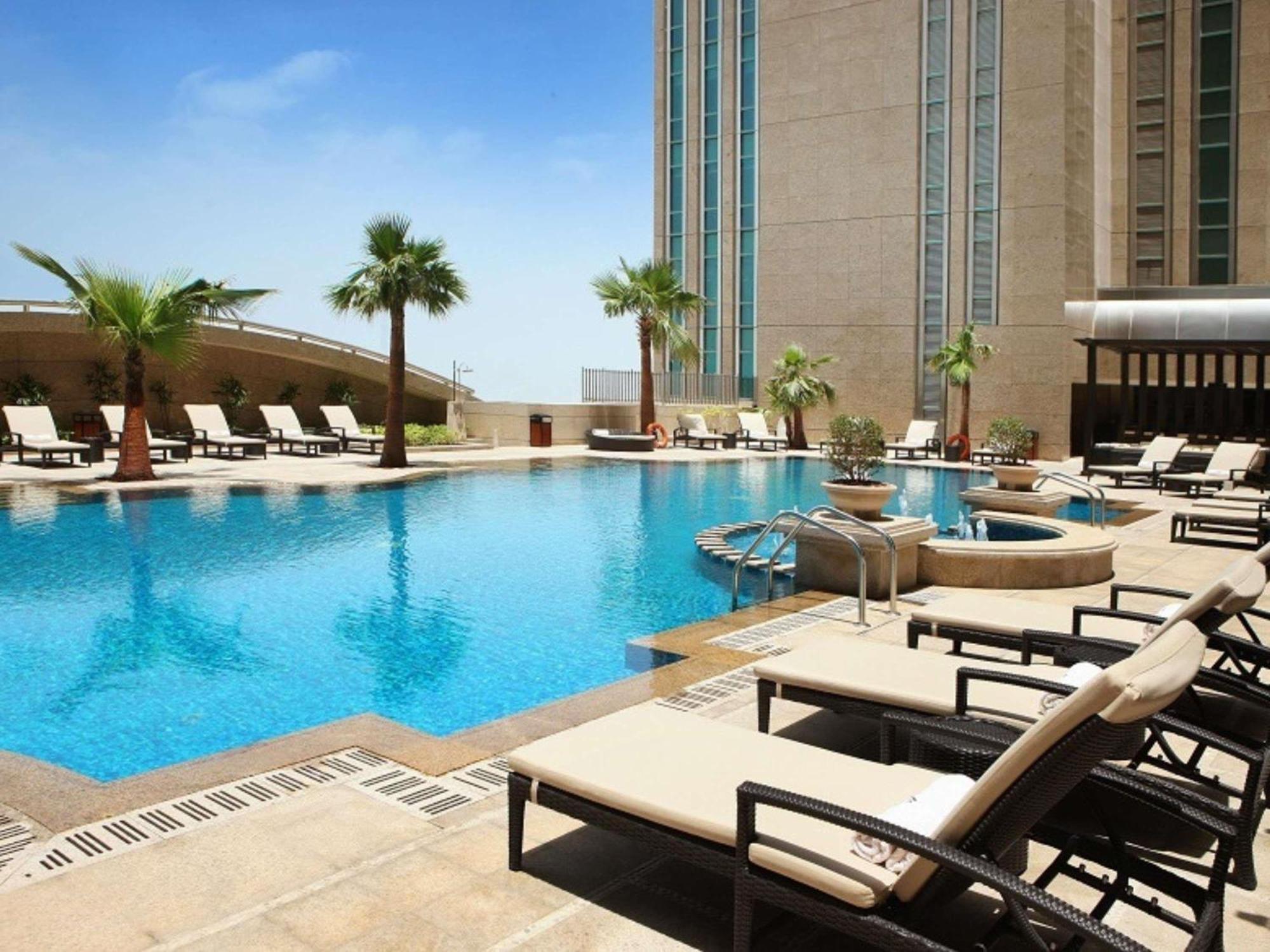 Sofitel Abu Dhabi Corniche Hotel Exterior foto