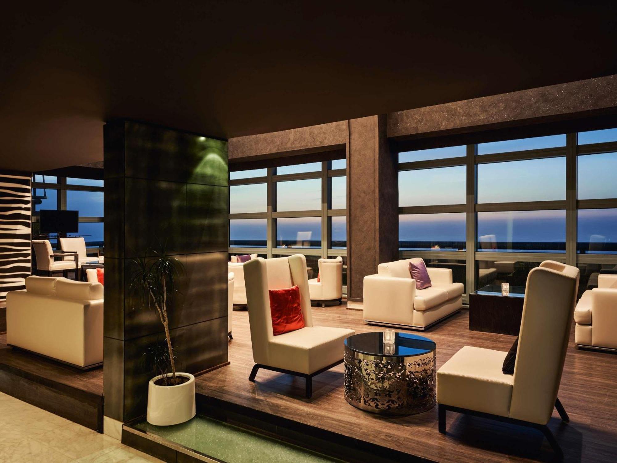 Sofitel Abu Dhabi Corniche Hotel Exterior foto