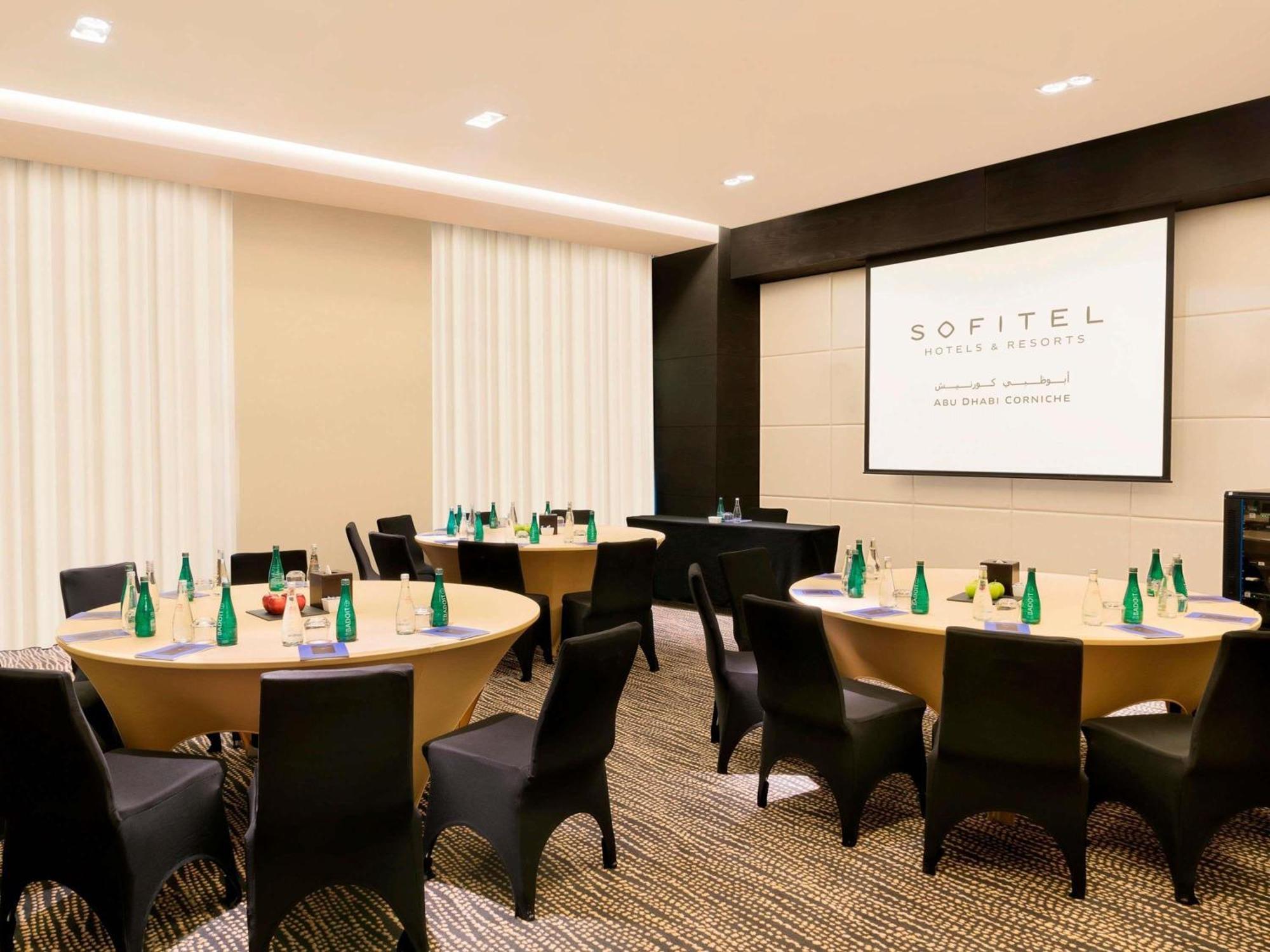 Sofitel Abu Dhabi Corniche Hotel Exterior foto