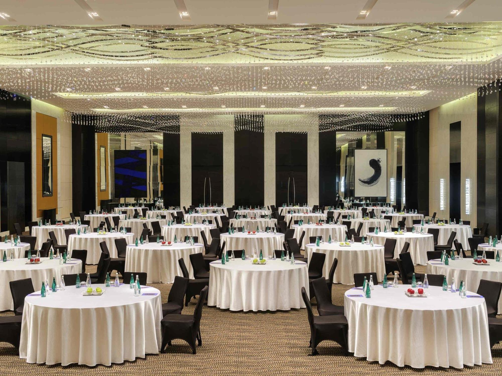 Sofitel Abu Dhabi Corniche Hotel Exterior foto