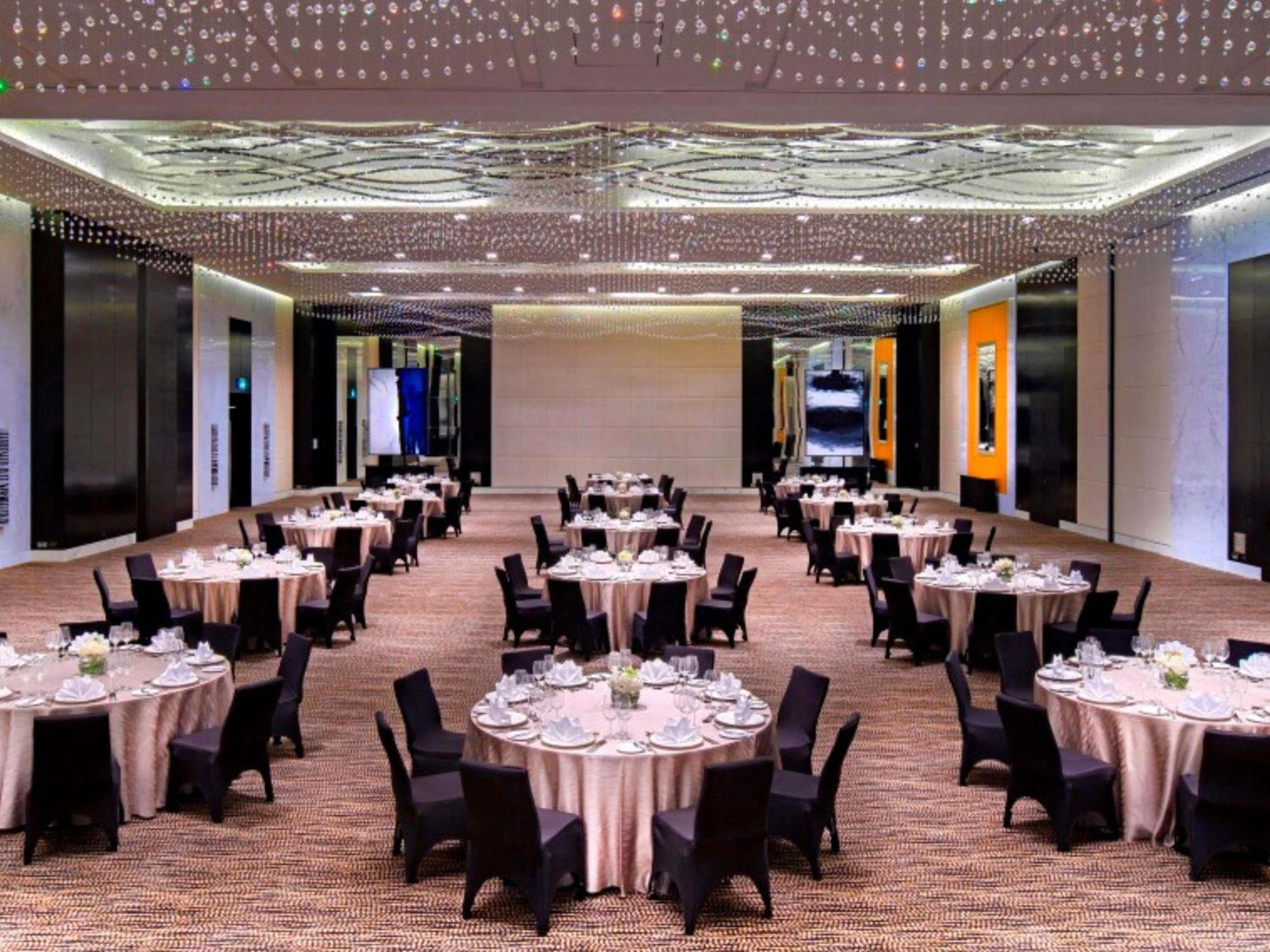 Sofitel Abu Dhabi Corniche Hotel Exterior foto