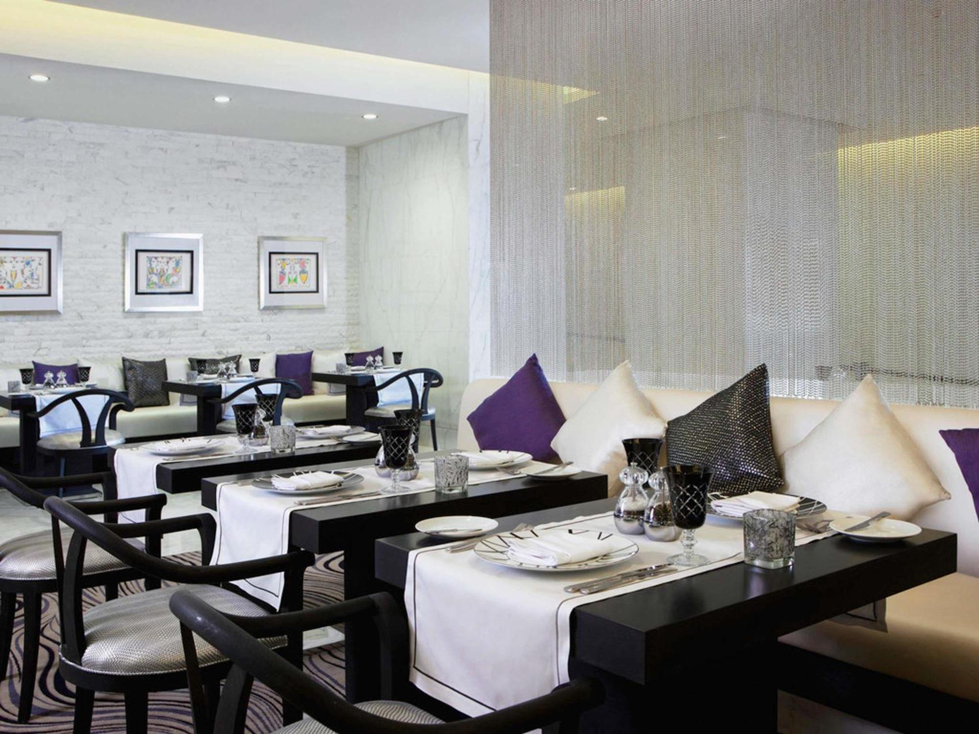 Sofitel Abu Dhabi Corniche Hotel Exterior foto