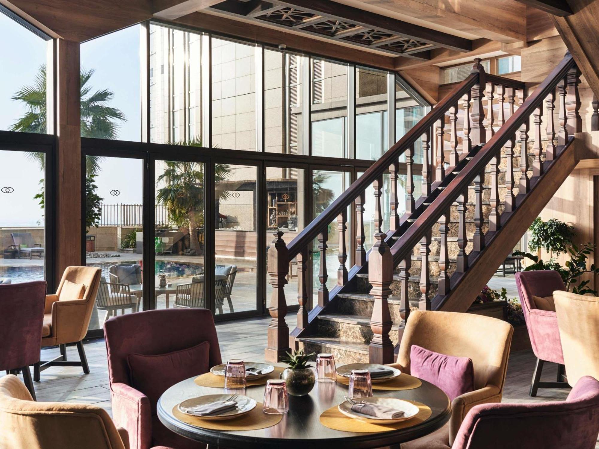 Sofitel Abu Dhabi Corniche Hotel Exterior foto