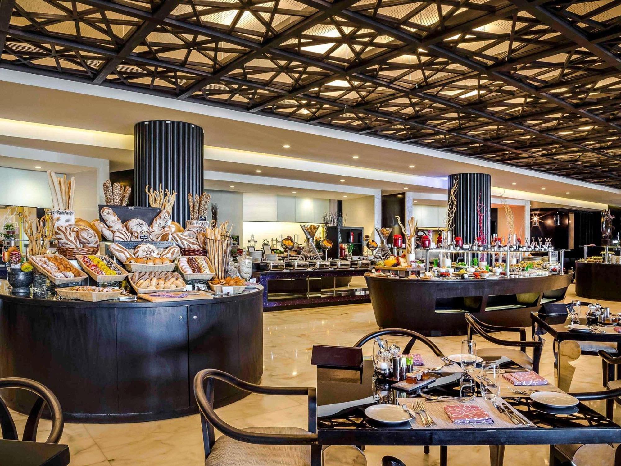 Sofitel Abu Dhabi Corniche Hotel Exterior foto