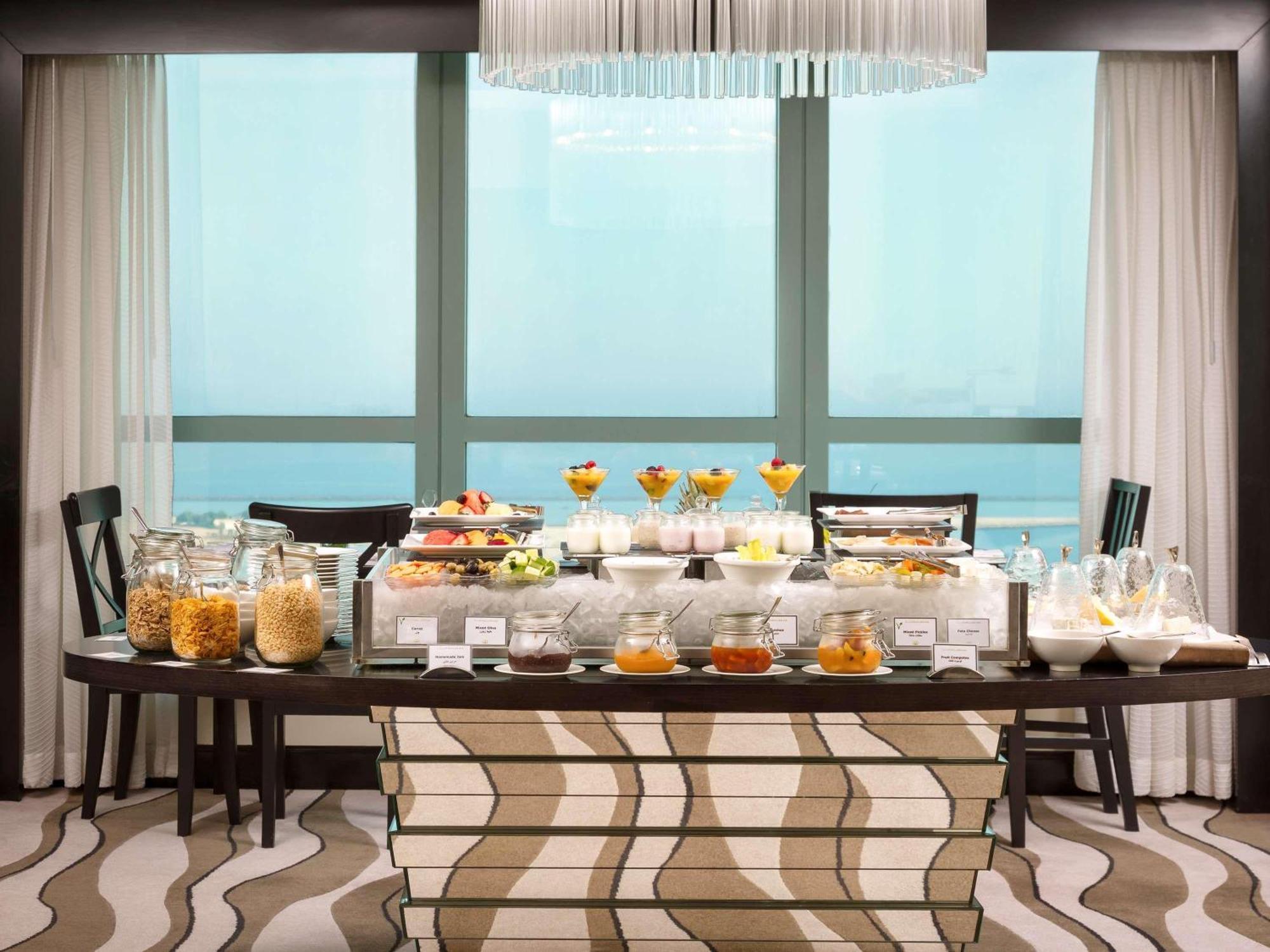 Sofitel Abu Dhabi Corniche Hotel Exterior foto