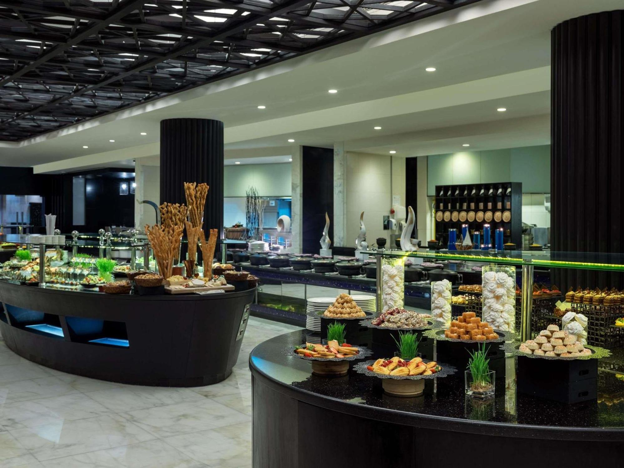 Sofitel Abu Dhabi Corniche Hotel Exterior foto