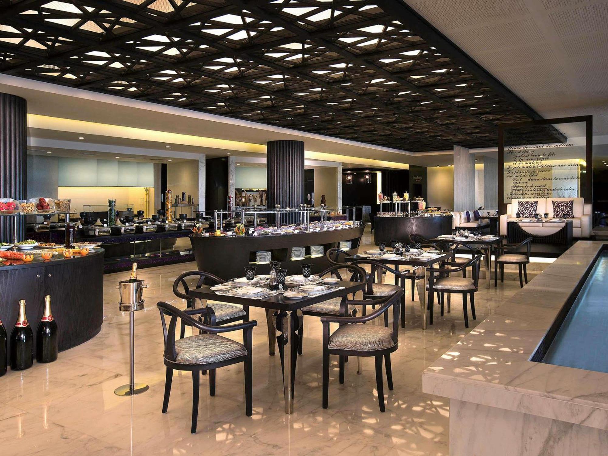 Sofitel Abu Dhabi Corniche Hotel Exterior foto